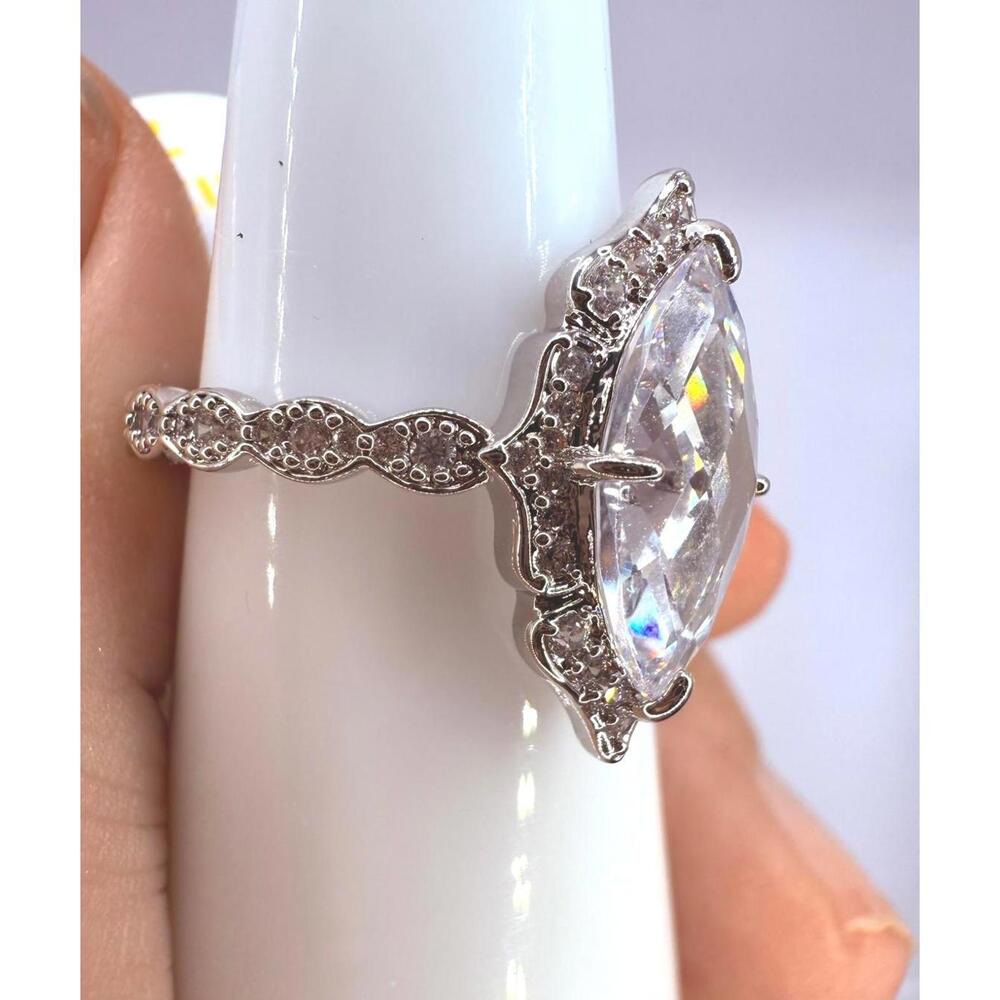 Bomb Party Oval Diamond CZ Regal Calling Ring Size 7 - Picture 2 of 8